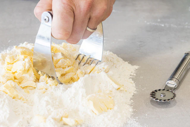 KitchenCraft Stainless Steel Pastry Blender - Image 5