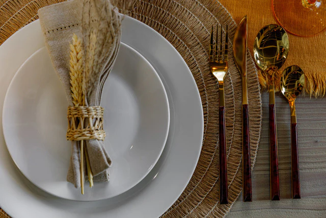 Mikasa 16-Piece Faux-Tortoise Shell / Gold-Coloured Cutlery Set - Image 4
