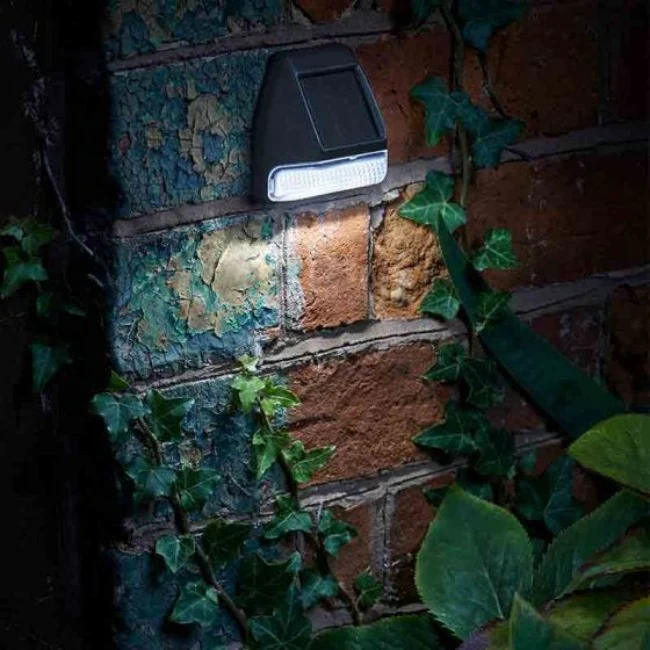 Wall, Fence & Post Solar Garden Light 3 Lumen 4 Pack